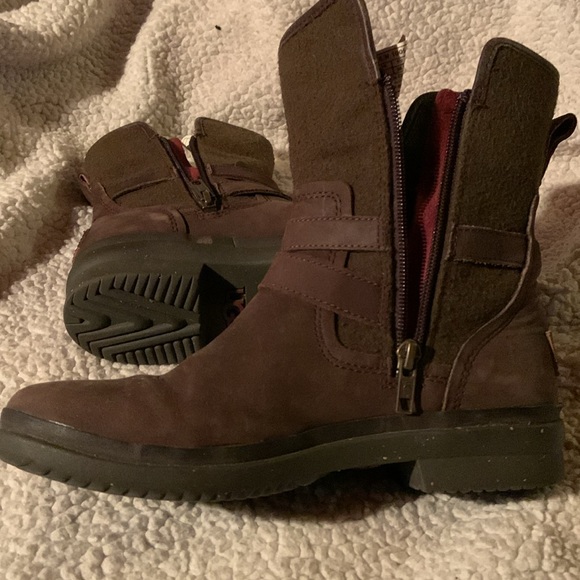 UGG Waterproof Fleece-lined side zip boots size 7.5 - Picture 5 of 9